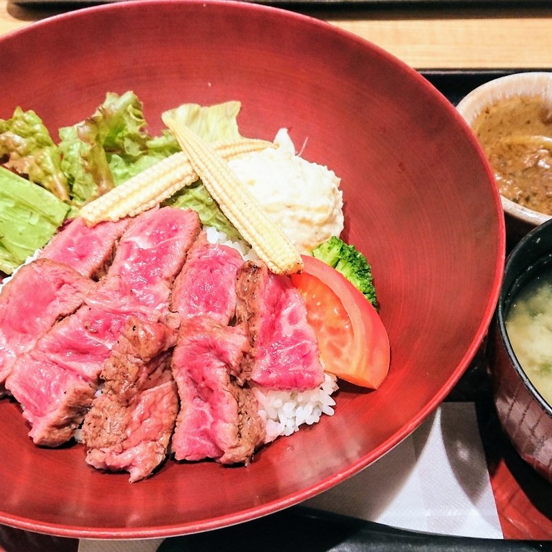 こく梅ソースのミスジステーキ丼(大戸屋ごはん処 ノースポートモール店)