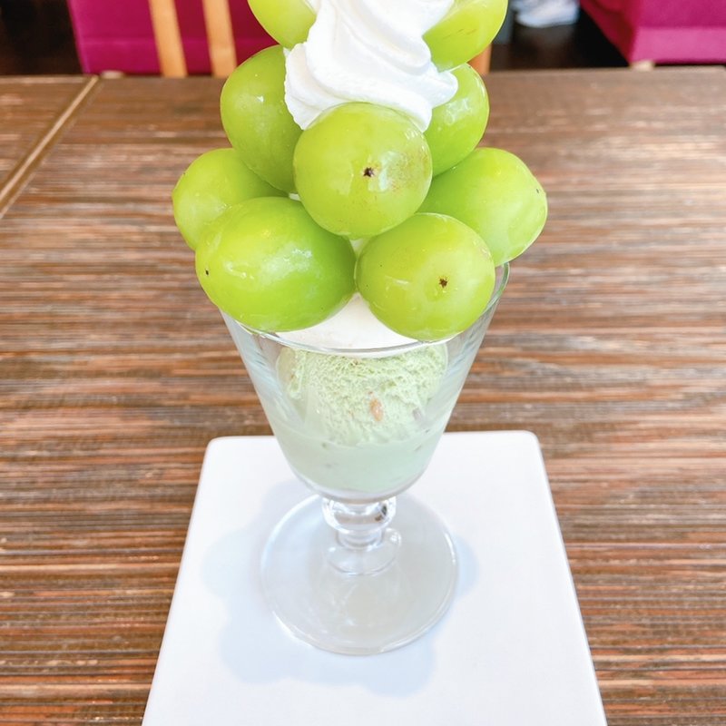 岡山県産"晴王"シャインマスカットパフェ(プリンス オブ ザ フルーツ)