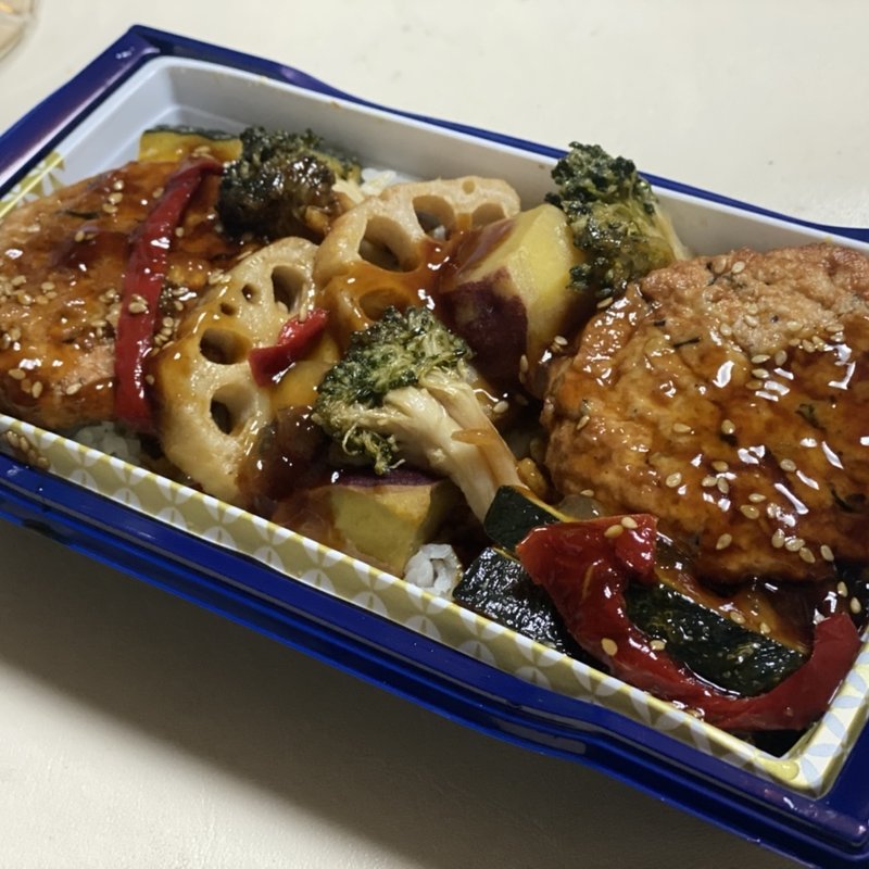 彩り野菜とお魚ハンバーグ重(ディナーベル ススキノ南７条店)