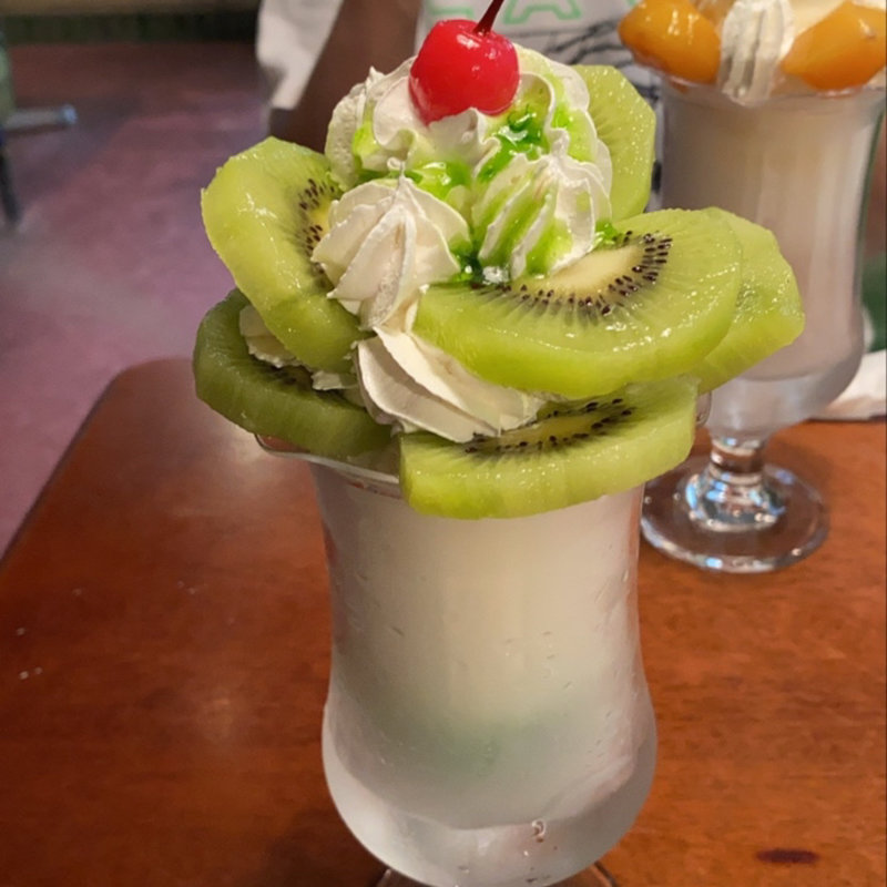 キウイパフェ(パインツリー )