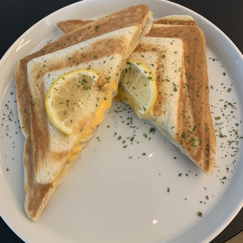 ツナのホットサンド(モリヒコ藝術劇場)