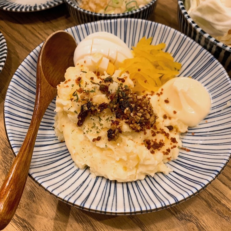 まぜまぜポテサラ(肉汁餃子と190円レモンサワー　しんちゃん谷四店)