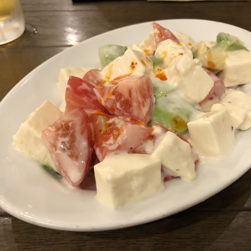 アボカドトマト豆腐サラダ(上海バール)