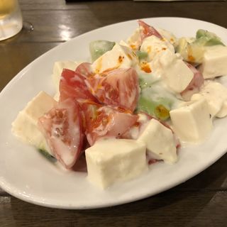 アボカドトマト豆腐サラダ(上海バール エキマルシェ大阪店 )