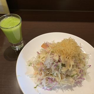 サラダとスムージー(円山カルネ)