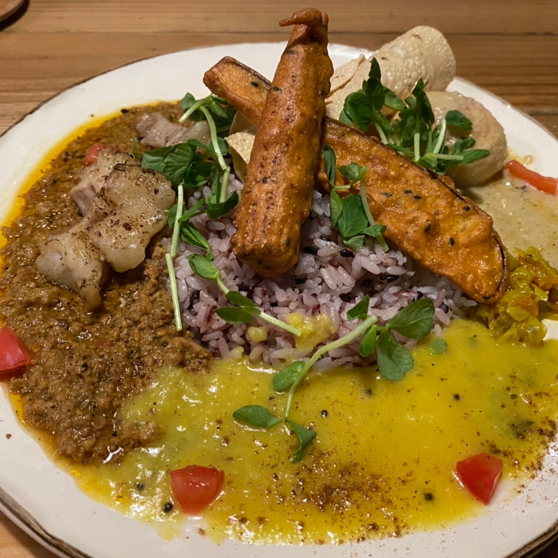 あいがけメトロ盛り(スパイスカレーまるせ )