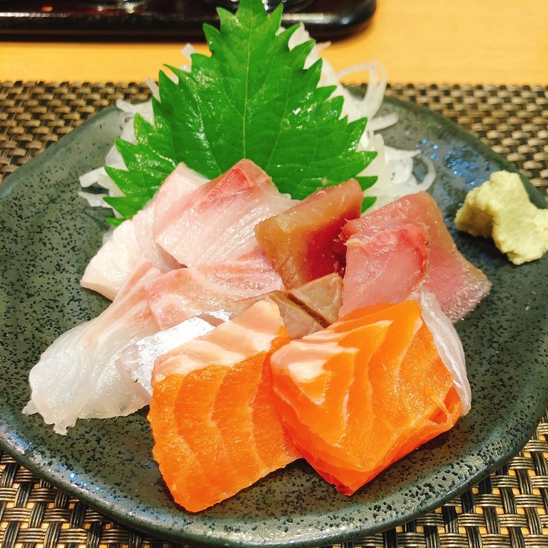 お造り3点ハーフ(鮨喰処 山河 （スシクイドコロ サンガ）)