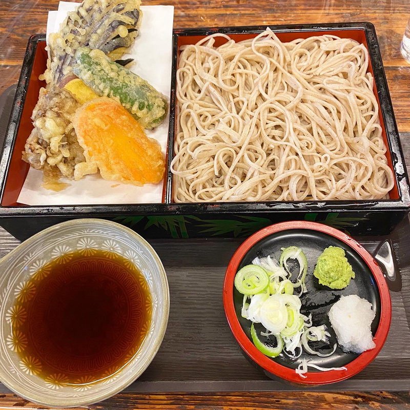 野菜天ぷらそば(手打ちそば処 藤美)