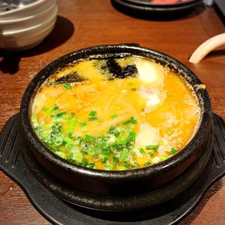 ニンニクネギラーメン(焼肉市場めぐろや本店)