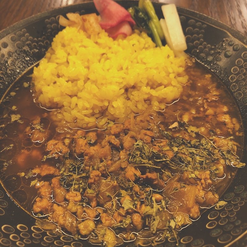 ほんまおつカレーセットの「サバ醤油ポークキーマ」(お出汁とスパイス魁エレクトロ二カレー)