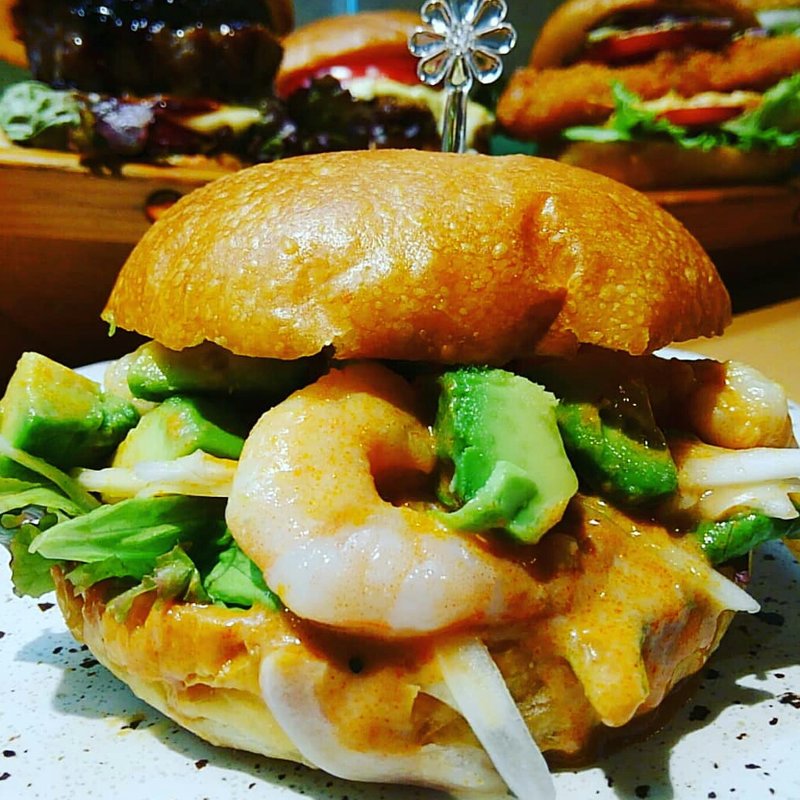海老とアボカドバーガー(大枡　玉造店)