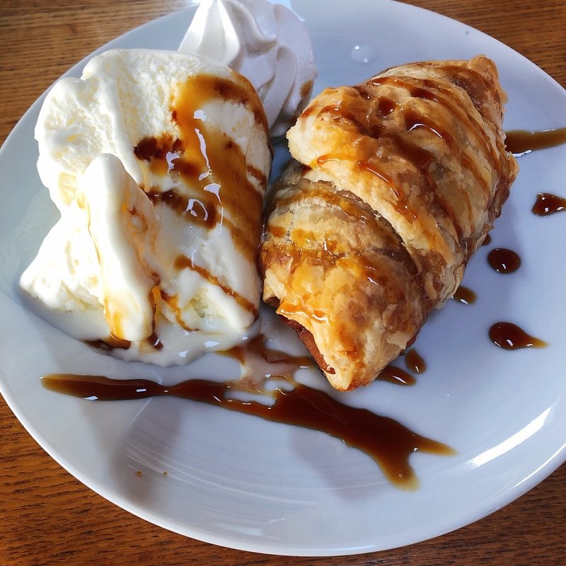 アップルパイ　バニラアイス添え(カフェ メロー （Cafe Mellow）)