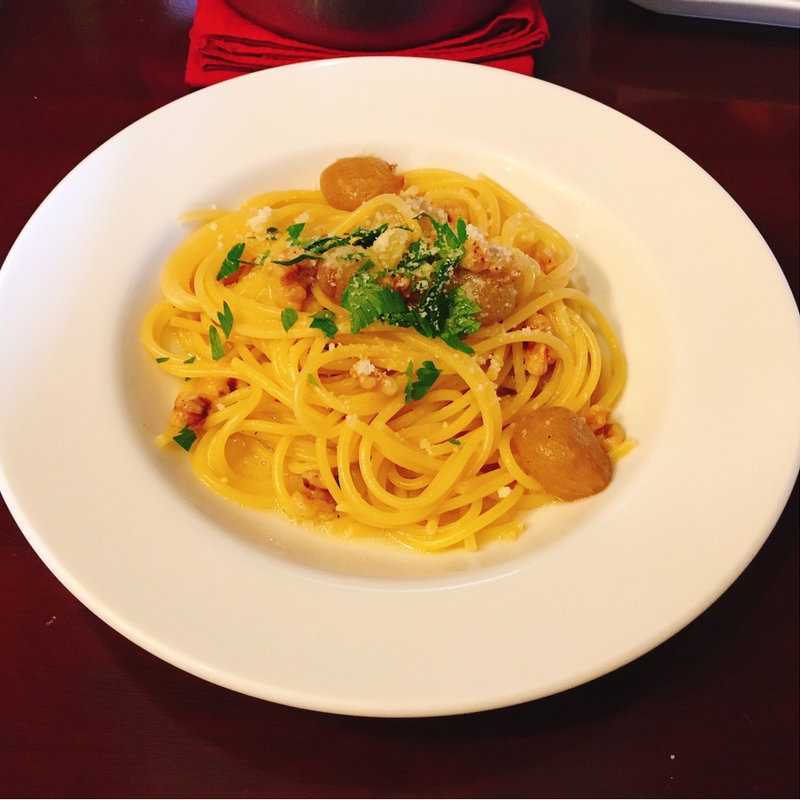 巨峰とクルミのパスタ(オステリアバートニー)