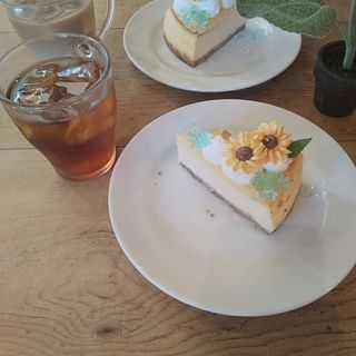 向日葵チーズケーキ サンデーブランチ 下北沢店 の口コミ一覧 おいしい一皿が集まるグルメコミュニティサービス Sarah