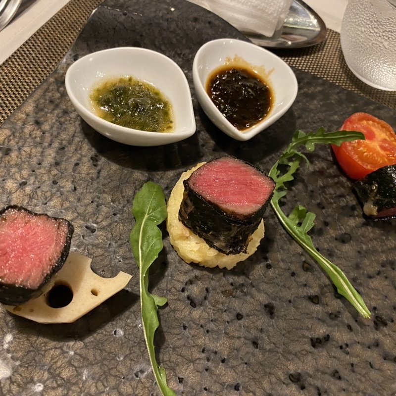 クレビネットと海苔で包んだ和牛ミスジ(レストラン・ピウ)