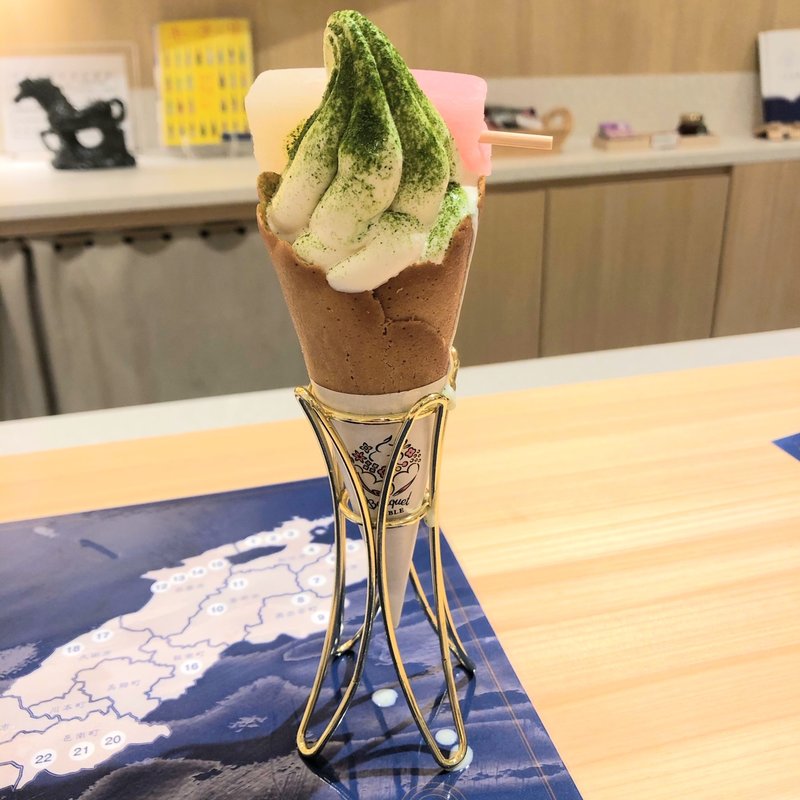 縁結びソフト（御縁餅付抹茶がけ）(日比谷しまね館)