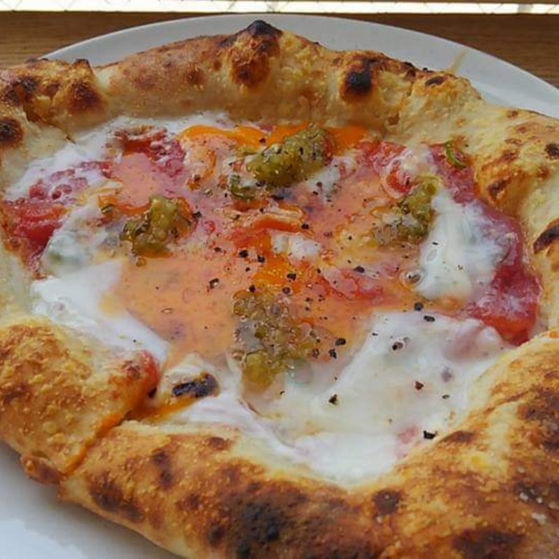 青唐辛子と半熟卵のピザ(カルド)