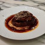 牛フィレ肉とフォワグラのロッシーニ黒トリュフのソース