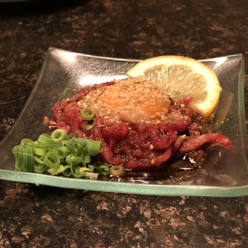 炙りユッケ(必殺！ホルモン焼ゴーダキング （【旧店名】大衆焼肉酒場 ホルモンキング）)