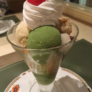 抹茶わらび餅パフェ(コンチネンタルカフェ ロイヤル)