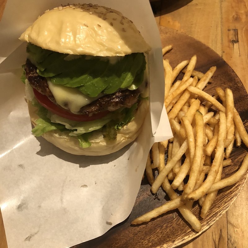 アボカドモッツァレラバーガー(burger kitchen CHATTY CHATTY)