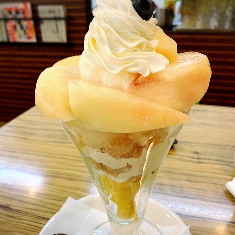 桃パフェ(旬の店 ヤオカネ)
