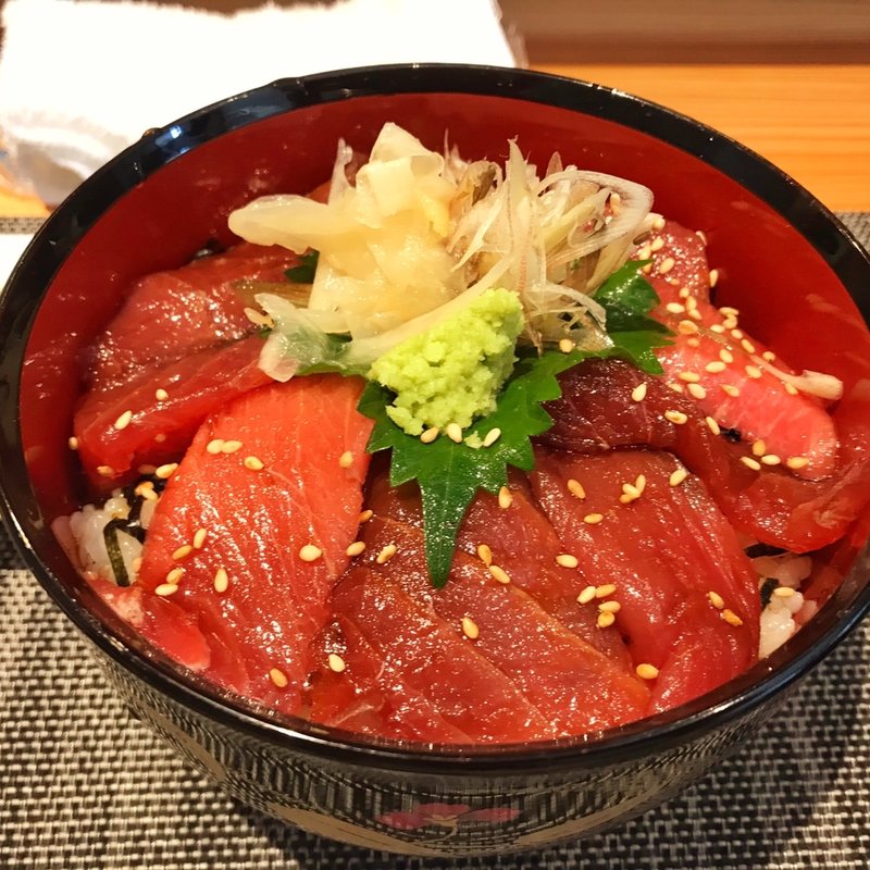 鮪漬けどん(彩り)