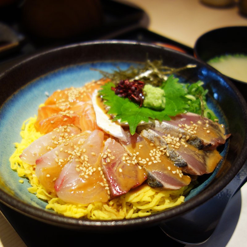 特盛ごまだれ海鮮丼(魚バカ一代 大漁旗 天神店)