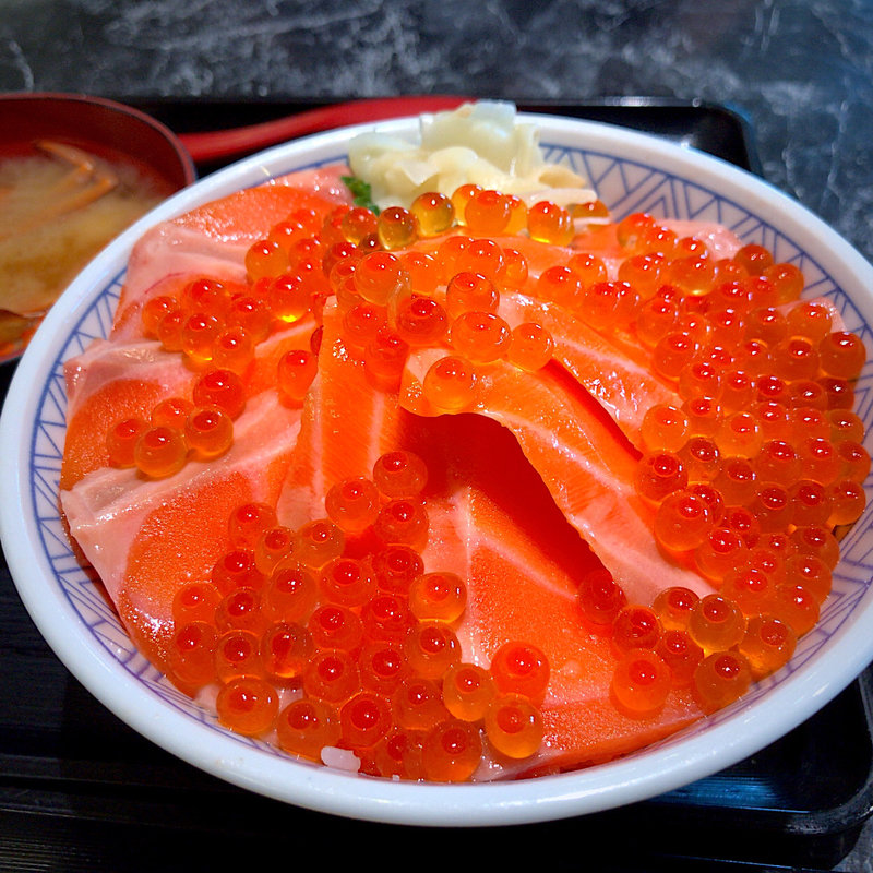 サーモンいくら丼(さかな屋食堂ウロコジュウ)