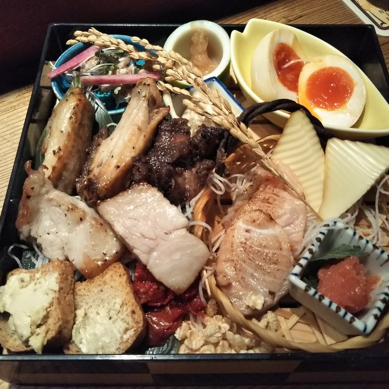 燻製盛り(2人前から)(煙　燻製バル　トリベーネ 心斎橋店 （ケムリクンセイバルトリベーネ）)