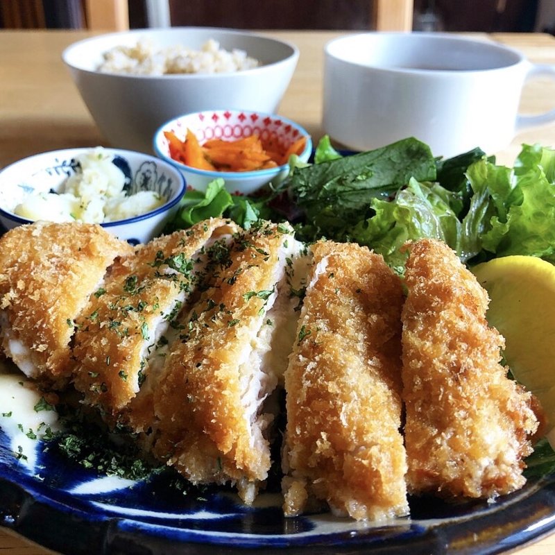 柚子胡椒とチーズのミルフィーユカツ(タベルトマル二条城　okatte)