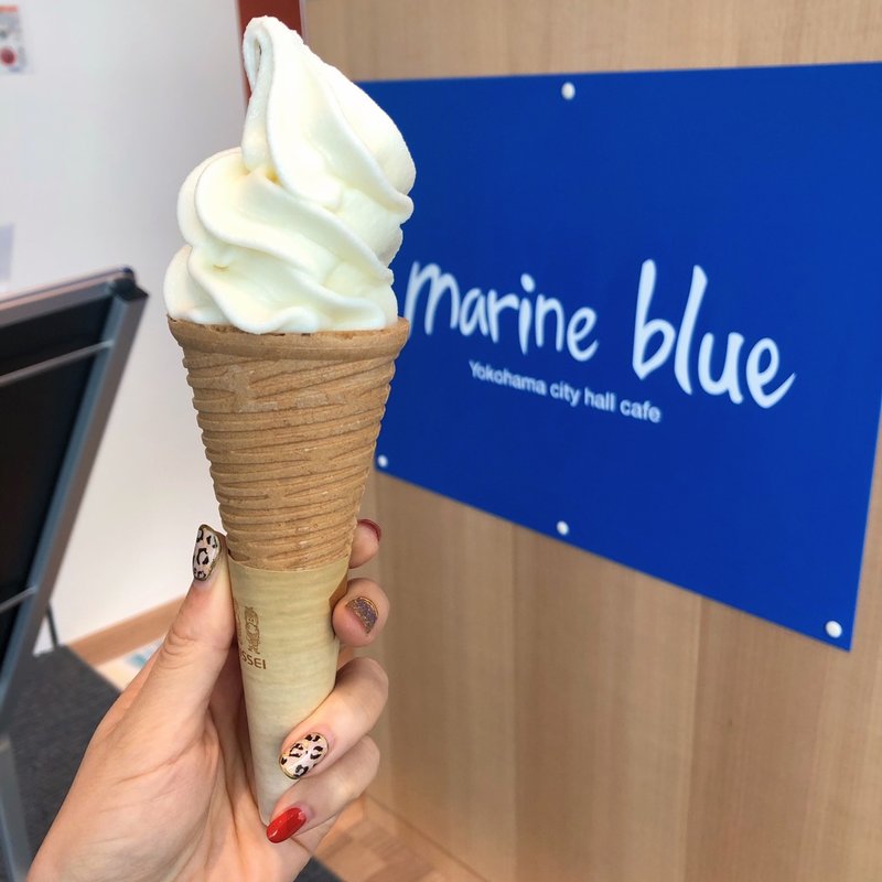 横浜牧場ソフトクリーム(marine blue マリン・ブルー)