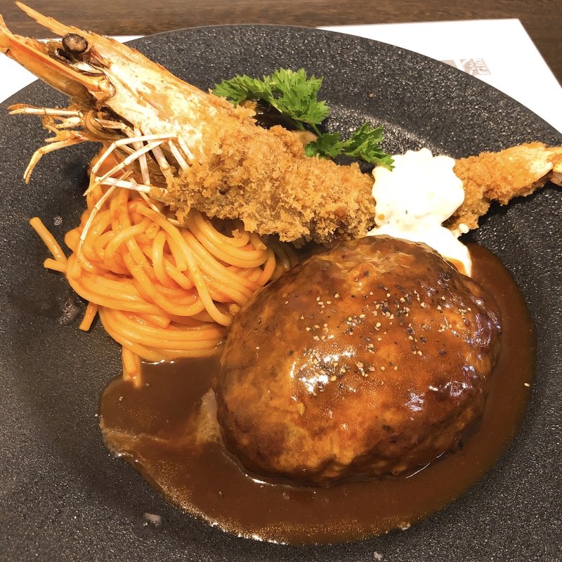 大きな海老フライとハンバーグ(洋食コノヨシ 北18条本店)