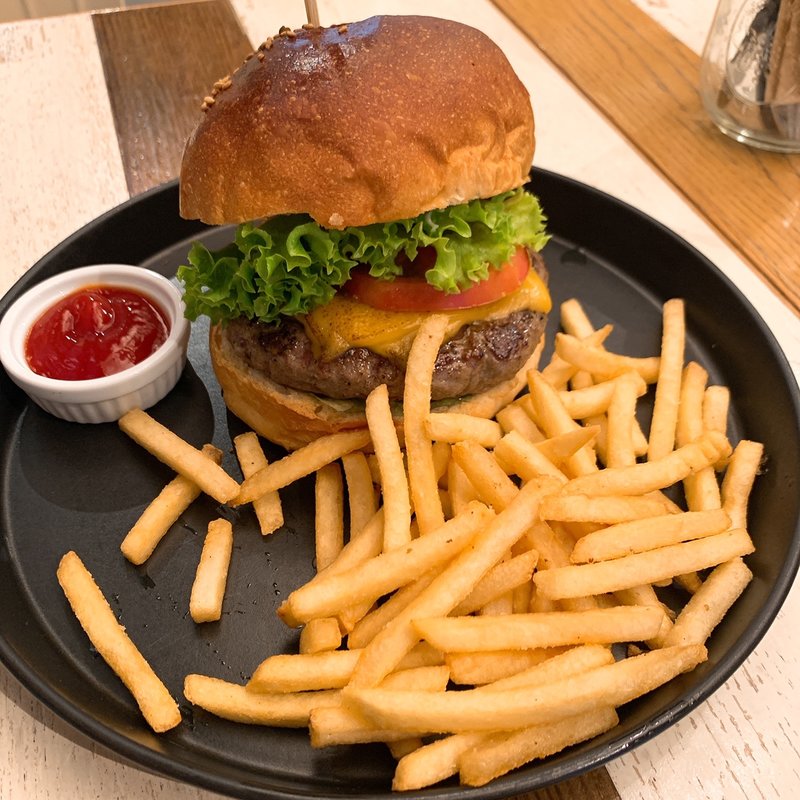 オリジナルクラシックチーズバーガー(cafe STUDIO)