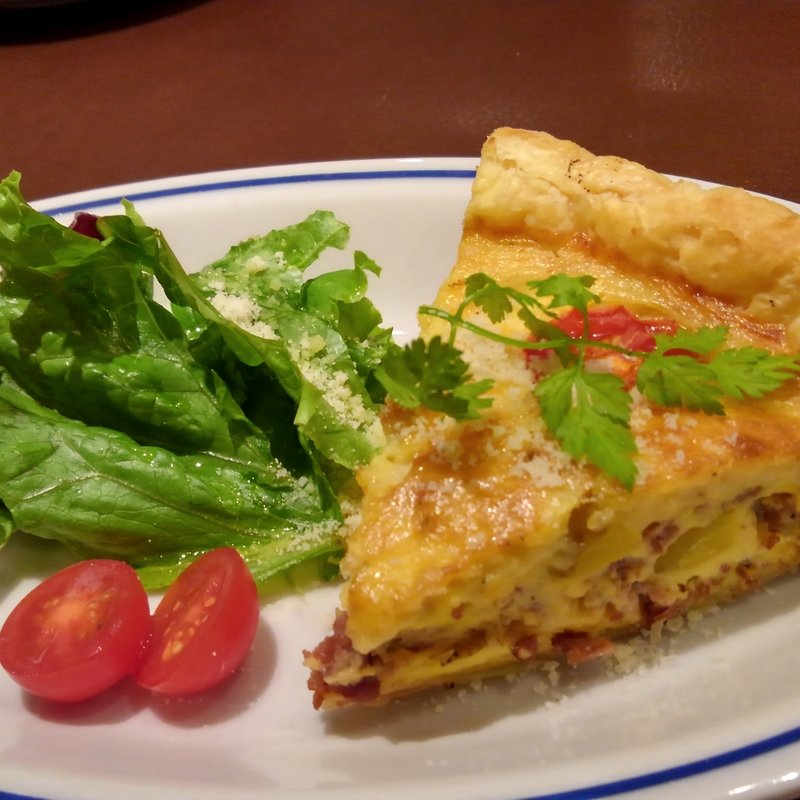 生ハムとアボカドのキッシュ(ビストロ オオカミ2 Duex)