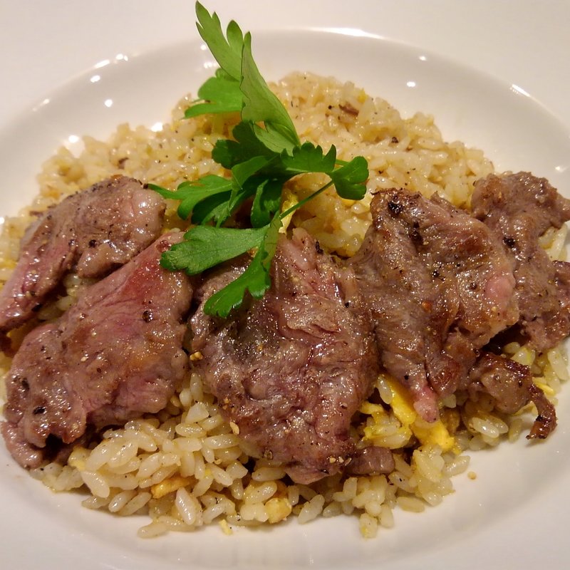 常陸牛のガーリックライス(ビストロ オオカミ2 Duex)