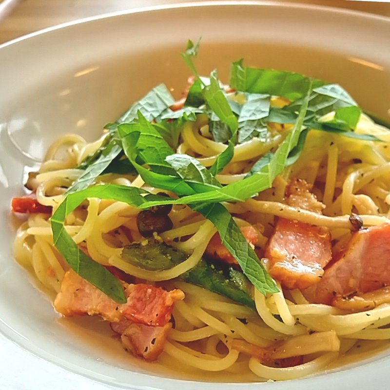 舞茸と吊しベーコンの生姜しょうゆパスタ(ポポラマーマ 川口元郷店)
