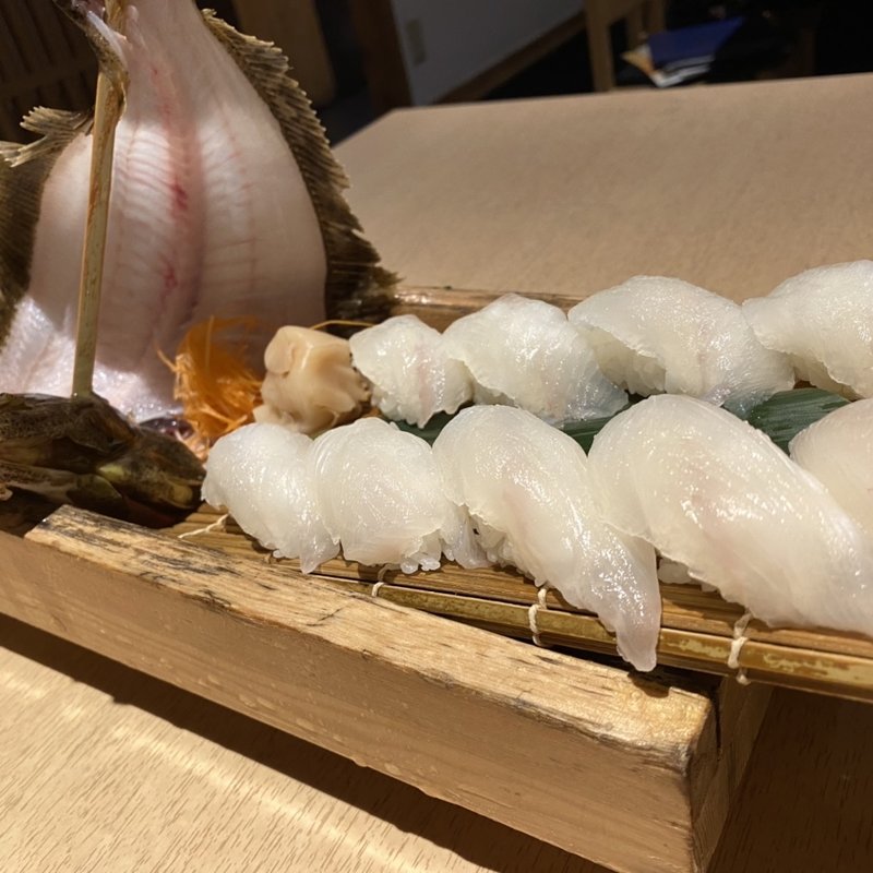 ヒラメの握り(釣船茶屋 ざうお 新宿店)