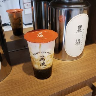 黒糖タピオカラテ(萬波wanpo tea shop（ワンポ） 上野店)