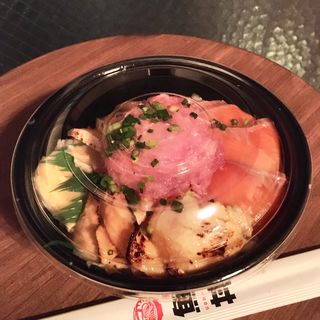 ひまわり丼(魚丼 西新テングッドシティ店)