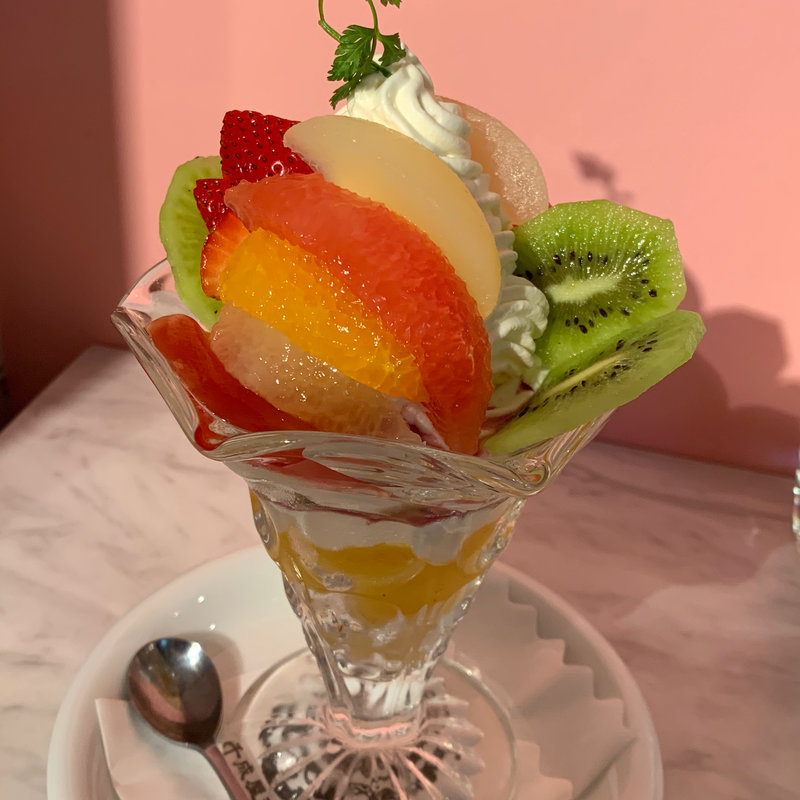フルーツパフェ(ｾﾝﾅﾘﾔﾌﾙｰﾂﾊﾟｰﾗｰ梅田)