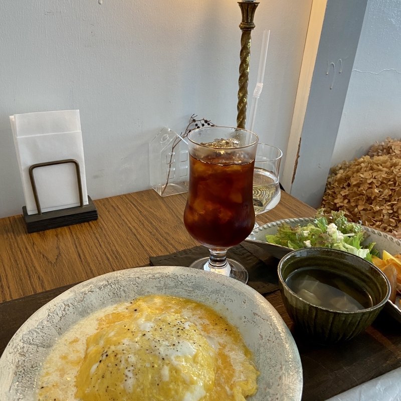 ホワイトソースオムライス(雨の日ライオン)