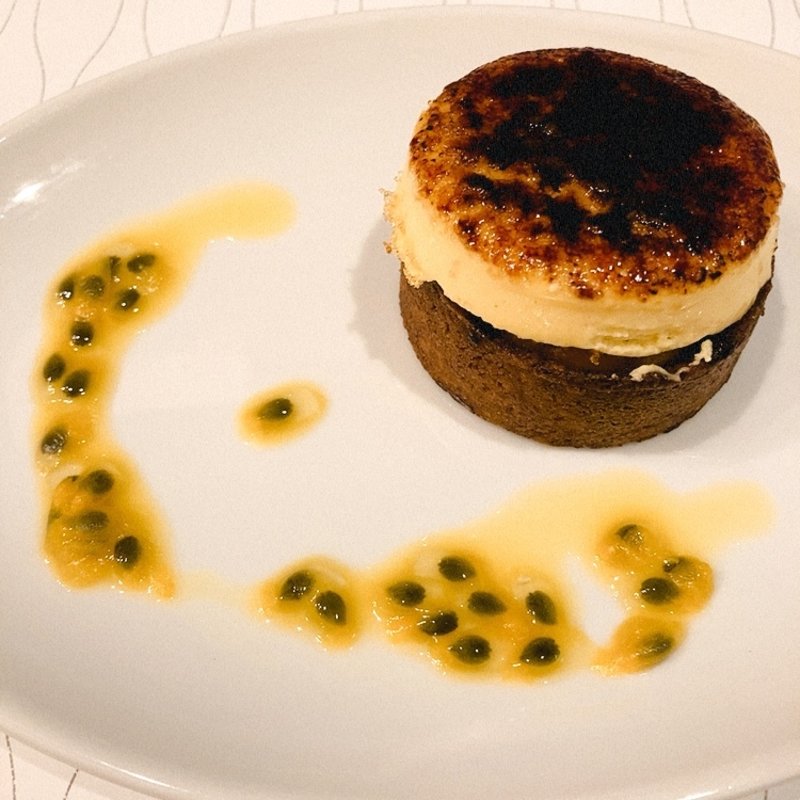 パッションフルーツのシブースト　ゴルゴンゾーラのタルト(Calma)