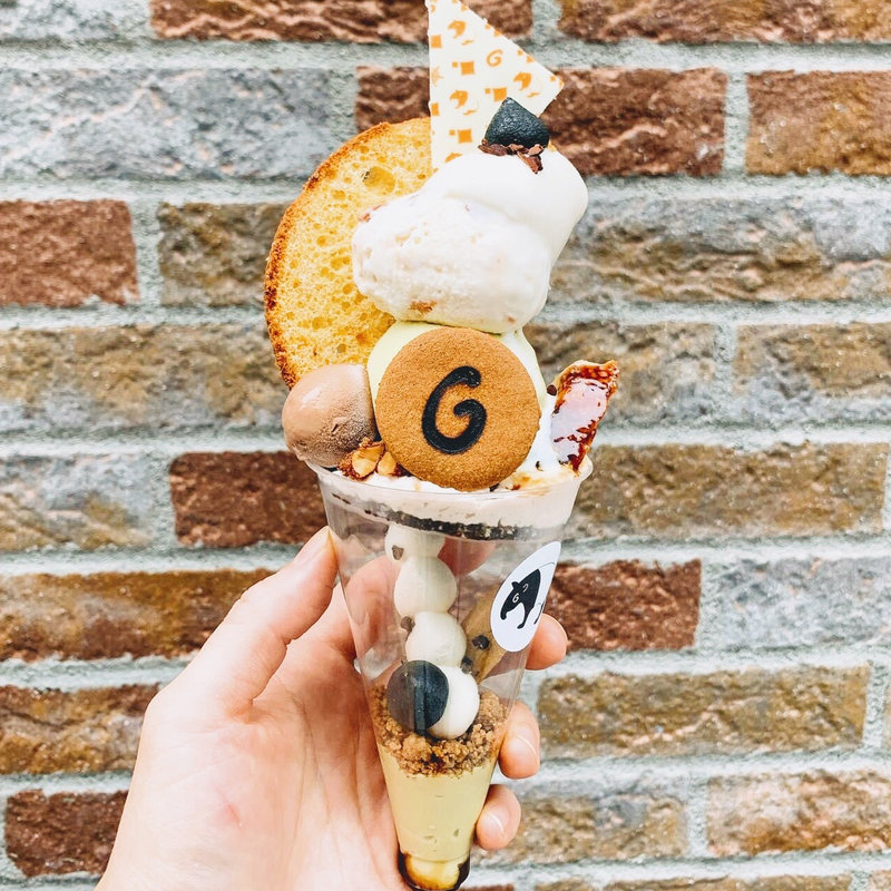 ピスタチオとプラリネ(夜パフェ専門店パフェテリア ベル)