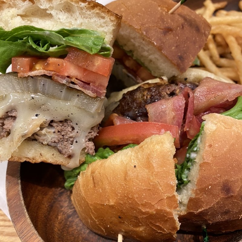 厚切りモッツァレラベーコンバーガー(クアアイナ ららぽーと甲子園)