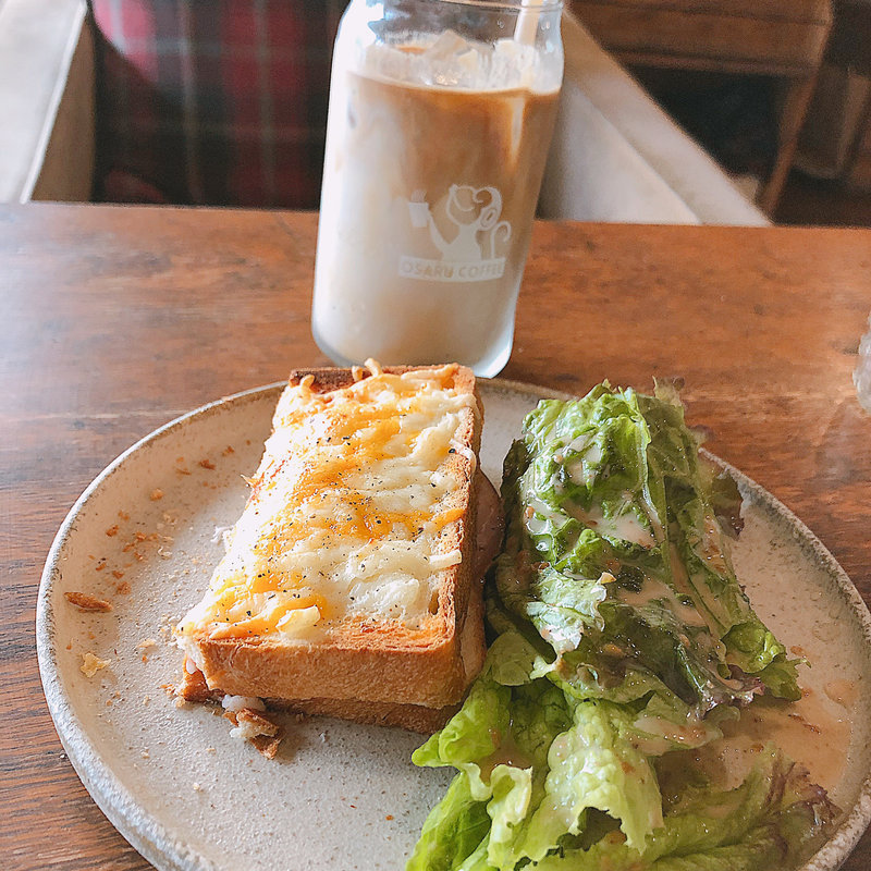 クロックムッシュとアイスラテ(オサル コーヒー)