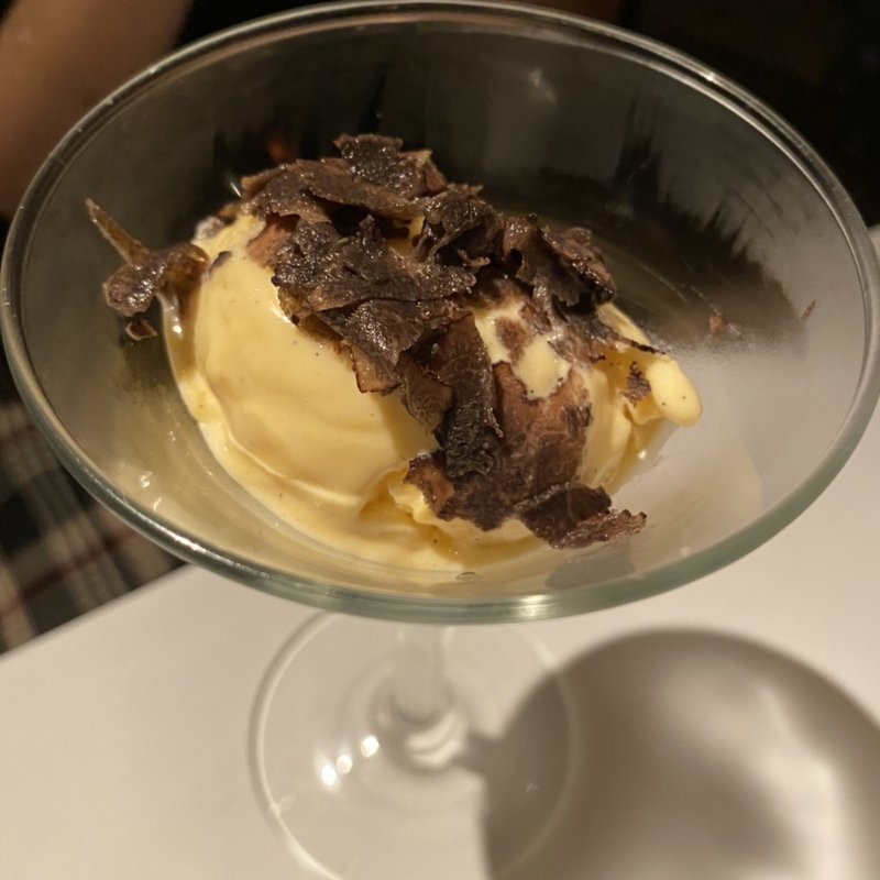 バニラアイスクリーム トリュフ添え(ツバキ （TSUBAKI）)