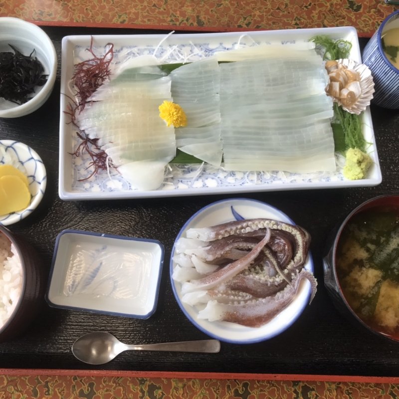 活　イカ刺し(笑ぎょ （しょうぎょ）)