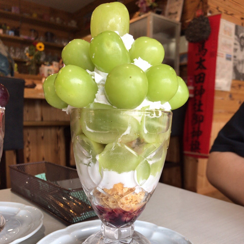 シャインマスカットパフェ(310 IWANUMA-BASE)