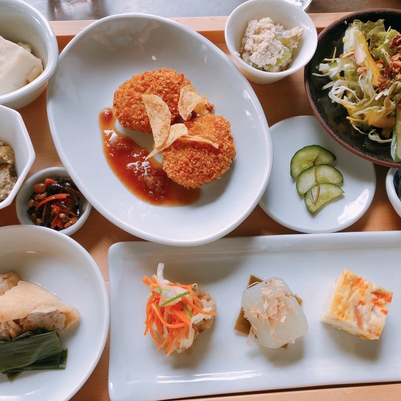 「隣のごはん」(cafe たねの隣り)